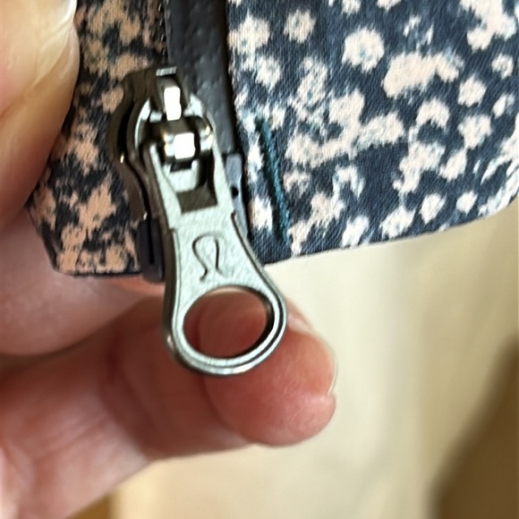 LULULEMON RUNWAY JACKET 100% NYLON PEBBLE PRINT PARFAIT PINK ABERTSON LAKE SZ 6 - Picture 10 of 16